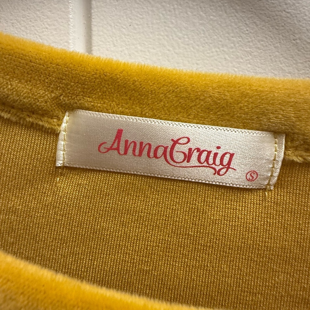 Women’s Anna Craig Velvet Sweater Ruffle Detail And Button Accents Size Small - Picture 3 of 7